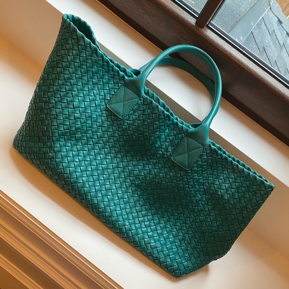 Bottega Veneta Cabat Bag - Picture 1 of 7